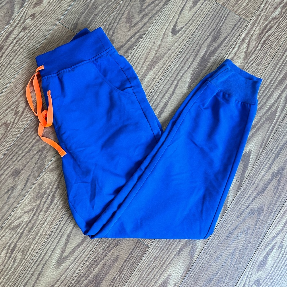 Winning blue figs set